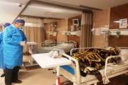  بازدید نوروزی رئیس بیمارستان سینا از بخش بیماران مبتلا به کرونا در اولین لحظات سال جدید